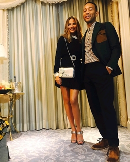 Chrissy Teigen feet photo thumbnail