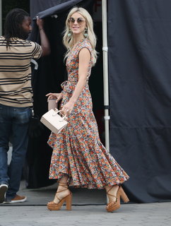 Julianne Hough feet photo thumbnail