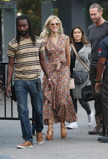 Julianne Hough feet photo thumbnail