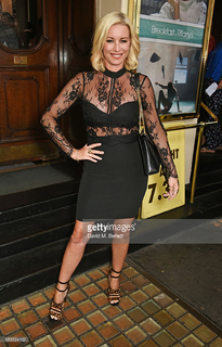 Denise Van Outen feet photo thumbnail
