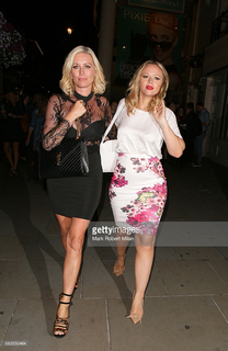 Denise Van Outen feet photo thumbnail