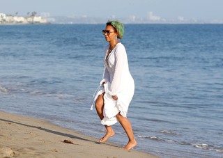 Mel B feet photo thumbnail