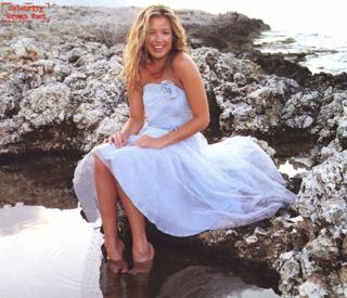 Cat Deeley feet photo thumbnail
