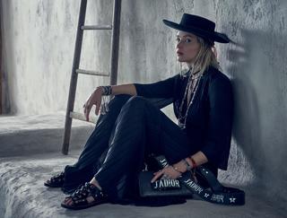 Jennifer Lawrence feet photo thumbnail