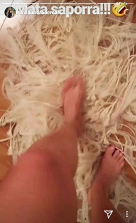 Lívia Andrade feet photo thumbnail