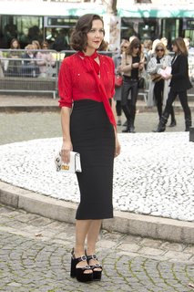 Maggie Gyllenhaal feet photo thumbnail