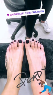 Athina Oikonomakou feet photo thumbnail