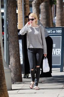 Emma Roberts feet photo thumbnail
