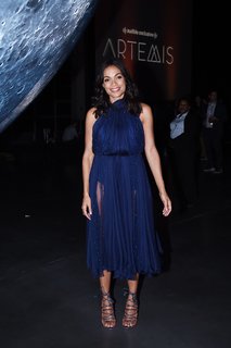 Rosario Dawson feet photo thumbnail