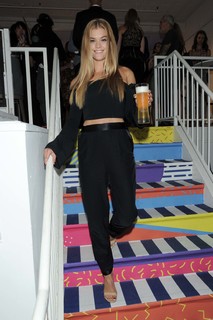 Nina Agdal feet photo thumbnail