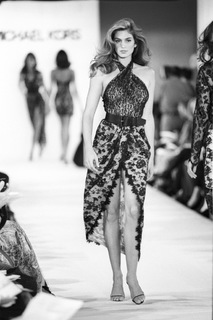 Cindy Crawford feet photo thumbnail
