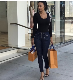 Draya Michele feet photo thumbnail