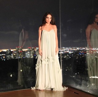 Vanessa Hudgens feet photo thumbnail