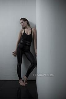 Olivia Wilde feet photo thumbnail