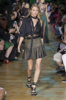 Martha Hunt feet photo thumbnail