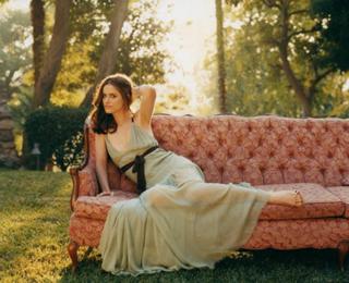 Amanda Peet feet photo thumbnail