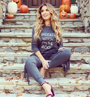 Jessie James Decker feet photo thumbnail
