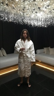 Aubrey Plaza feet photo thumbnail