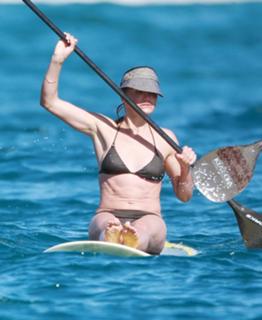 Cameron Diaz feet photo thumbnail