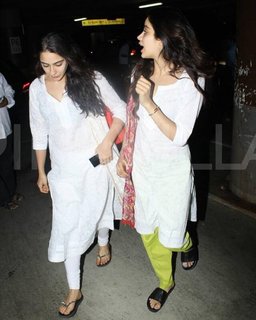 Sara Ali Khan feet photo 3