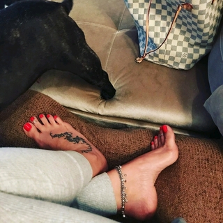 Karin Klemp feet photo thumbnail