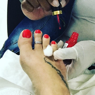 Karin Klemp feet photo thumbnail