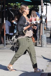 Jessica Alba feet photo thumbnail