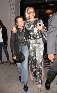 Kaley Cuoco feet photo thumbnail