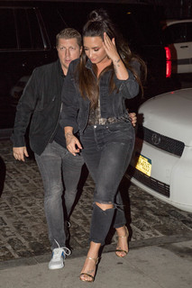 Demi Lovato feet photo thumbnail