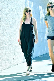 Kirsten Dunst feet photo thumbnail