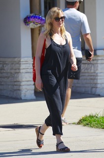 Kirsten Dunst feet photo thumbnail