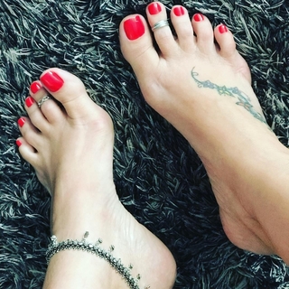 Karin Klemp feet photo thumbnail
