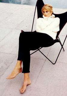Claudia Schiffer feet photo thumbnail