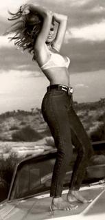 Claudia Schiffer feet photo thumbnail