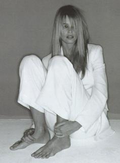 Claudia Schiffer feet photo thumbnail