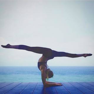 Adriane Galisteu feet photo thumbnail
