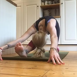 Fearne Cotton feet photo thumbnail