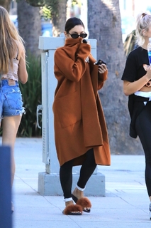 Vanessa Hudgens feet photo thumbnail