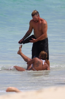 Mel B feet photo thumbnail