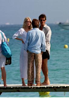 Claudia Schiffer feet photo thumbnail