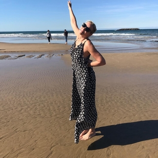 Chelsea Handler feet photo thumbnail