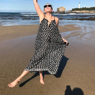 Chelsea Handler feet photo thumbnail