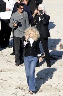 Claudia Schiffer feet photo thumbnail