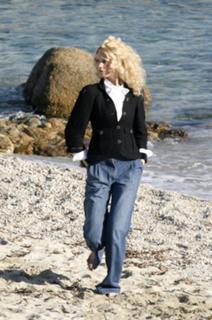 Claudia Schiffer feet photo thumbnail