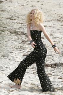 Claudia Schiffer feet photo thumbnail
