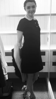 Maisie Williams feet photo thumbnail