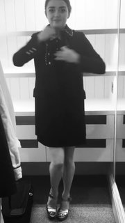 Maisie Williams feet photo thumbnail