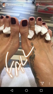 Brooke Burke feet photo thumbnail