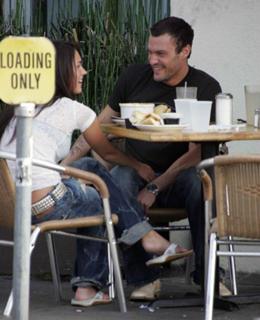 Megan Fox feet photo thumbnail
