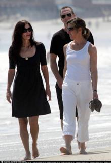 Courteney Cox feet photo thumbnail